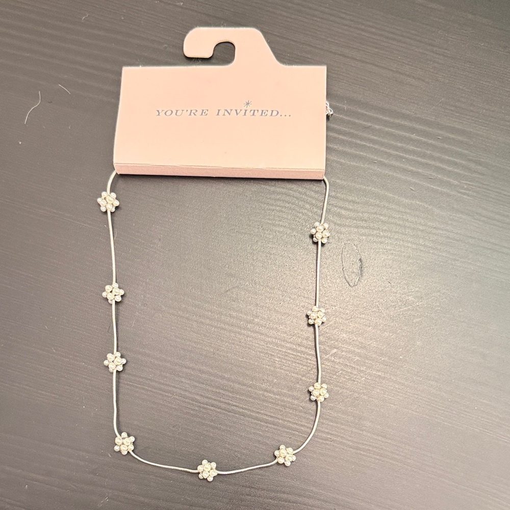 Elegant Silver Floral Necklace